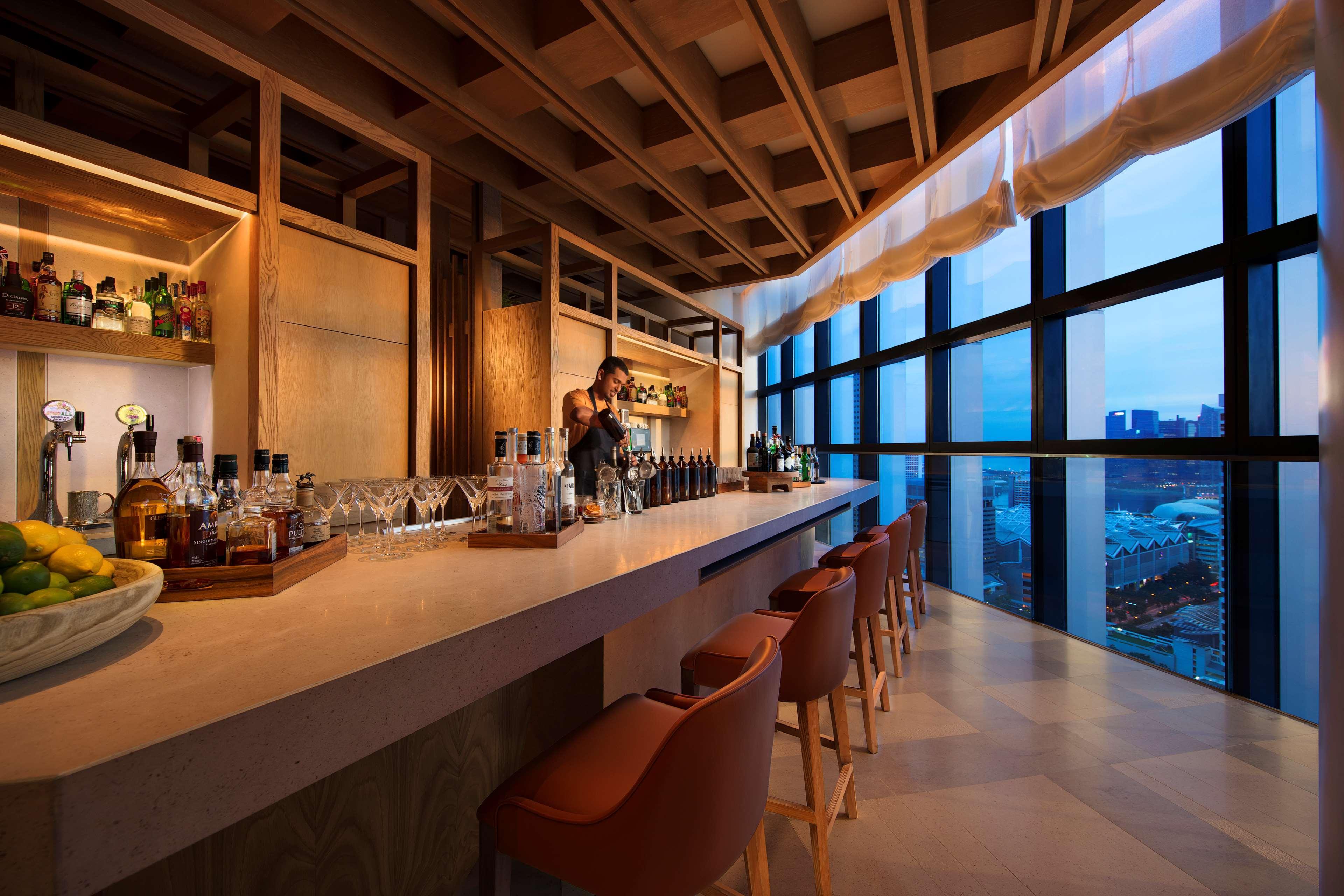 Andaz Singapore, By Hyatt Eksteriør billede The bar at the 360° Sky Lounge