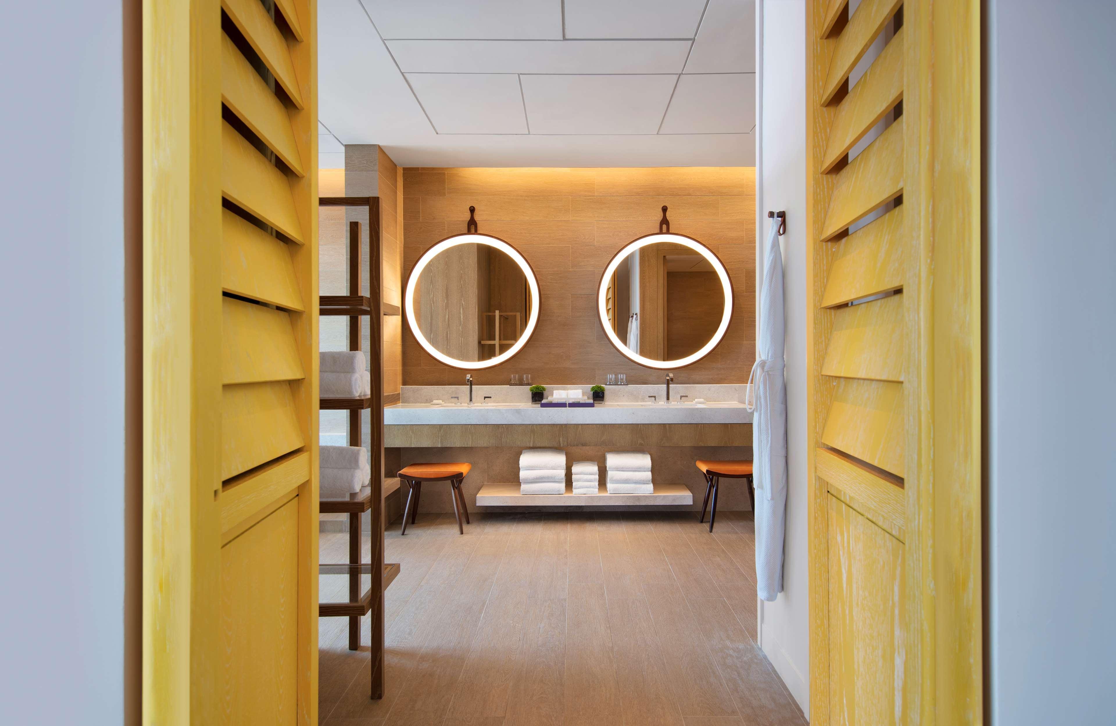 Andaz Singapore, By Hyatt Eksteriør billede Bathroom